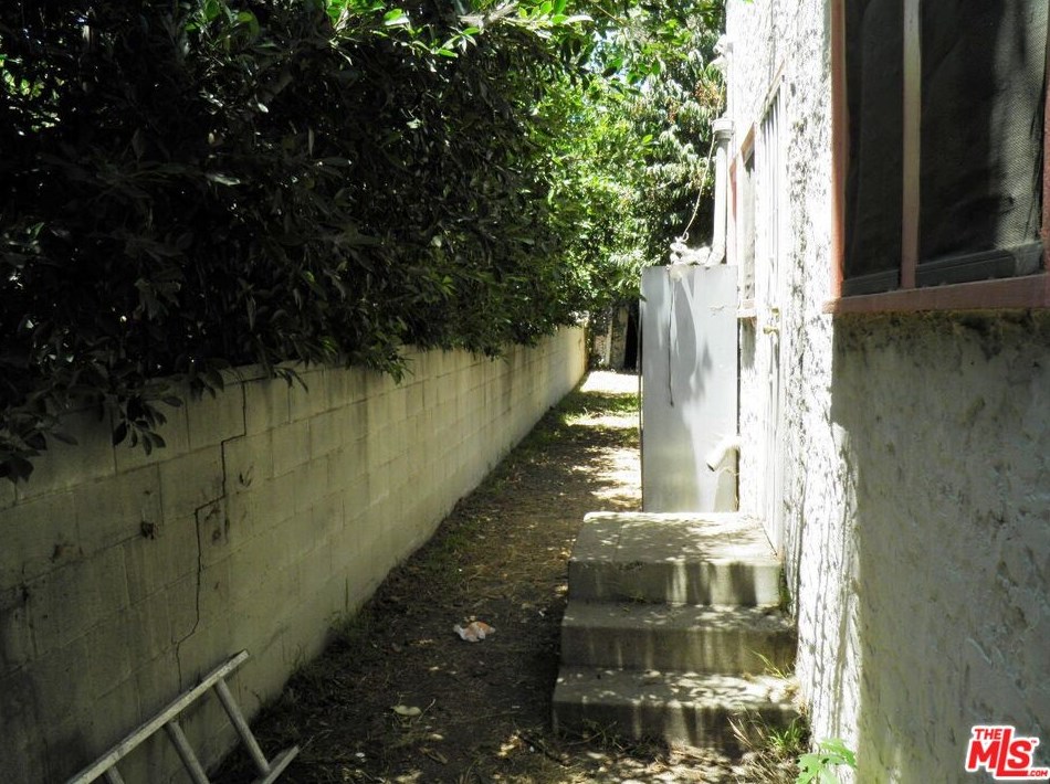 11753 Ayres Ave, Los Angeles CA  90064-1301 exterior