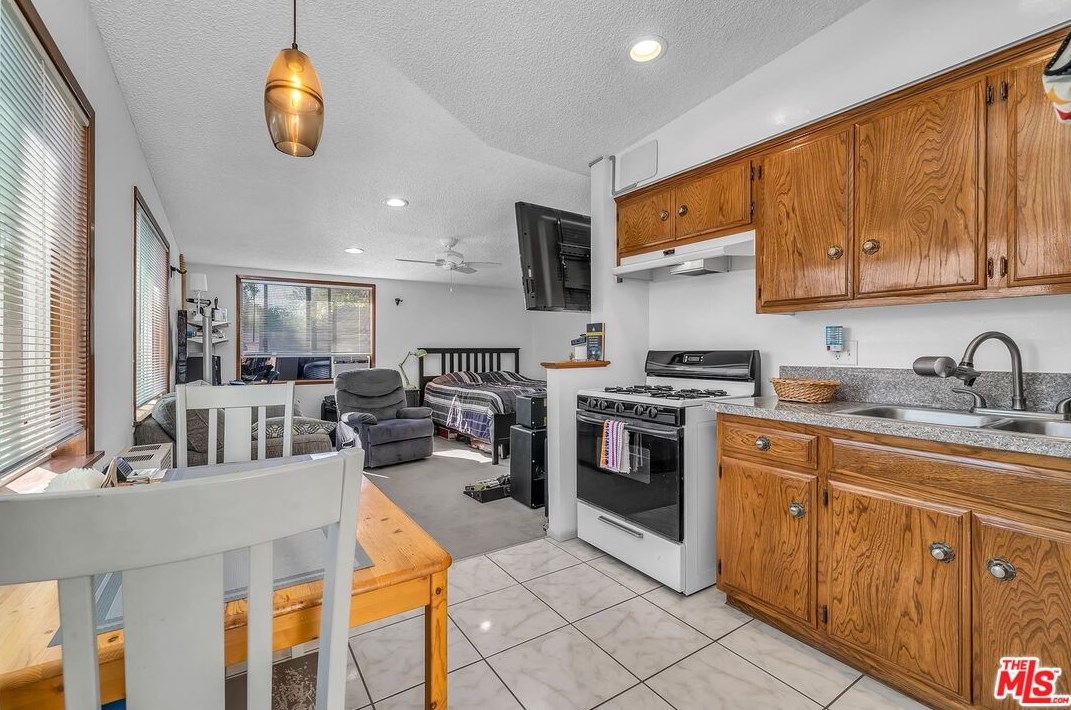 4467 Huntley Ave, Los Angeles CA  90230-4827 exterior