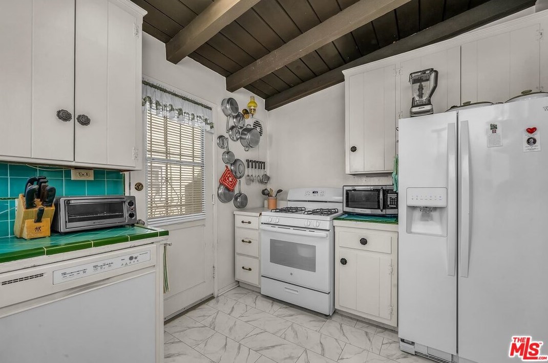 4467 Huntley Ave, Los Angeles CA  90230-4827 exterior