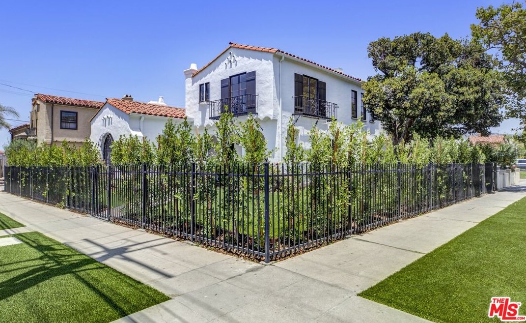 401 Detroit St, Los Angeles CA  90036-3622 exterior