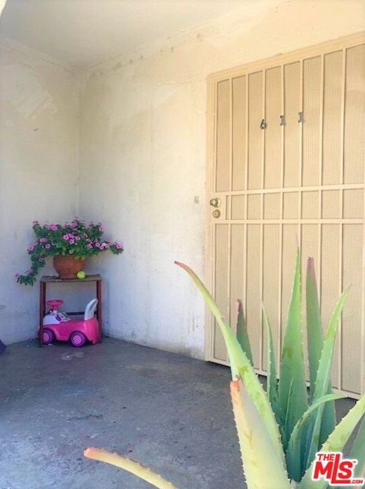 609 Hillview Ave, Los Angeles CA  90022-3229 exterior