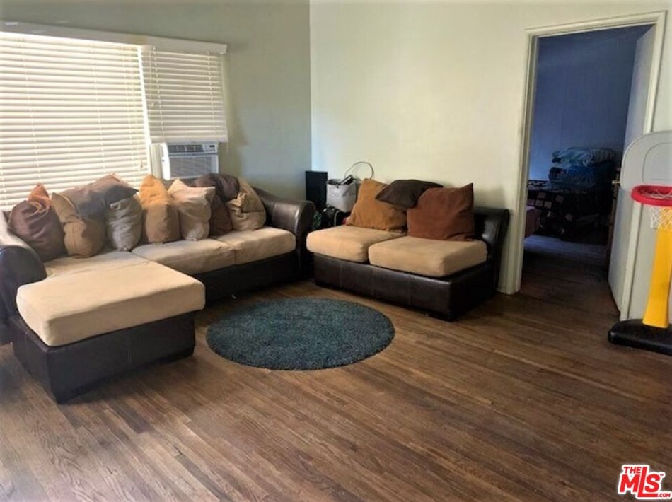 609 Hillview Ave, Los Angeles CA  90022-3229 exterior