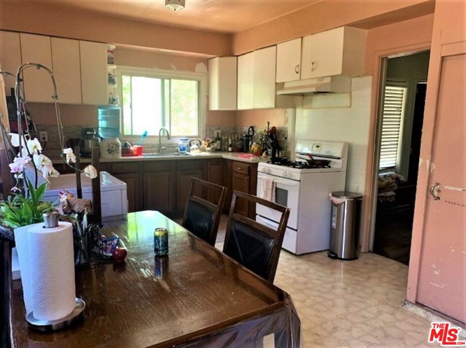 609 Hillview Ave, Los Angeles CA  90022-3229 exterior