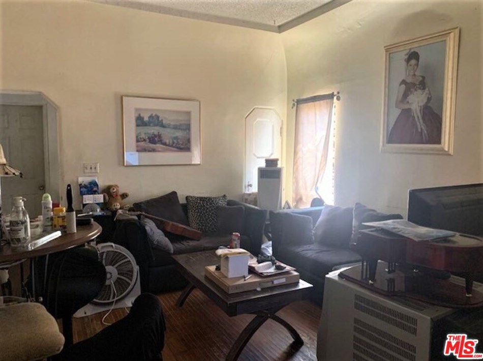 609 Hillview Ave, Los Angeles CA  90022-3229 exterior