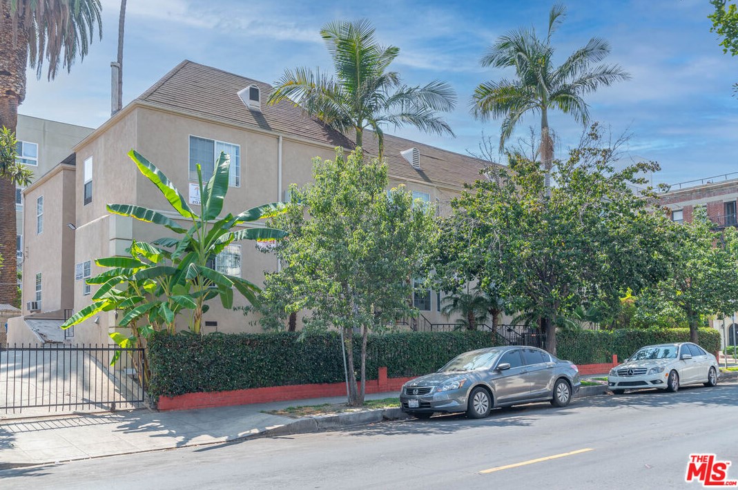 3250 James M Wood Blvd, Los Angeles CA  90006-1312 exterior