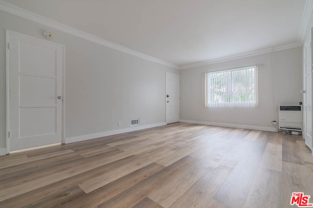 3250 James M Wood Blvd, Los Angeles CA  90006-1312 exterior