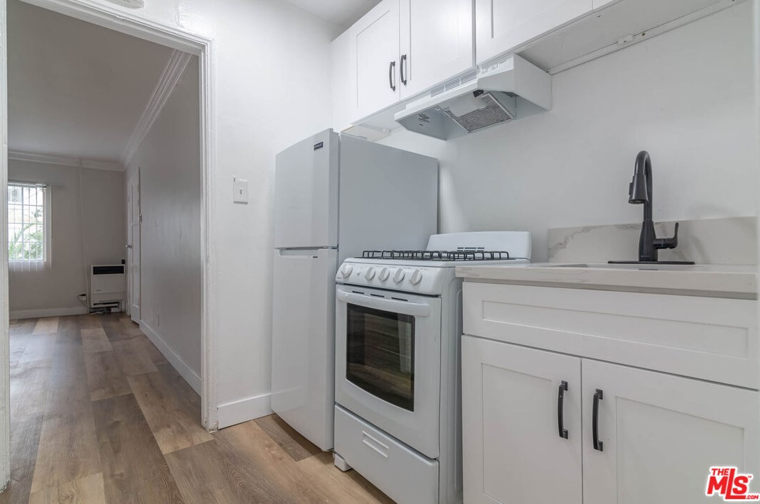 3250 James M Wood Blvd, Los Angeles CA  90006-1312 exterior