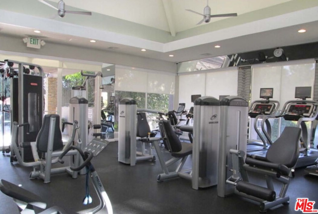 2919 Woodwardia Dr, Los Angeles CA  90077-2123 exterior