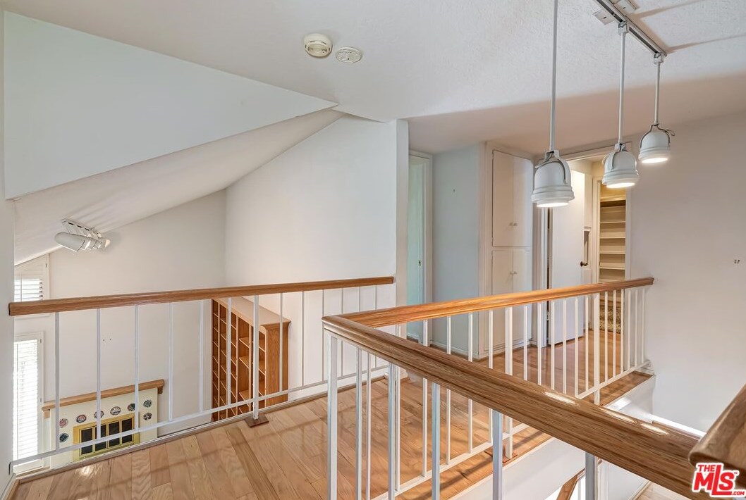 2919 Woodwardia Dr, Los Angeles CA  90077-2123 exterior