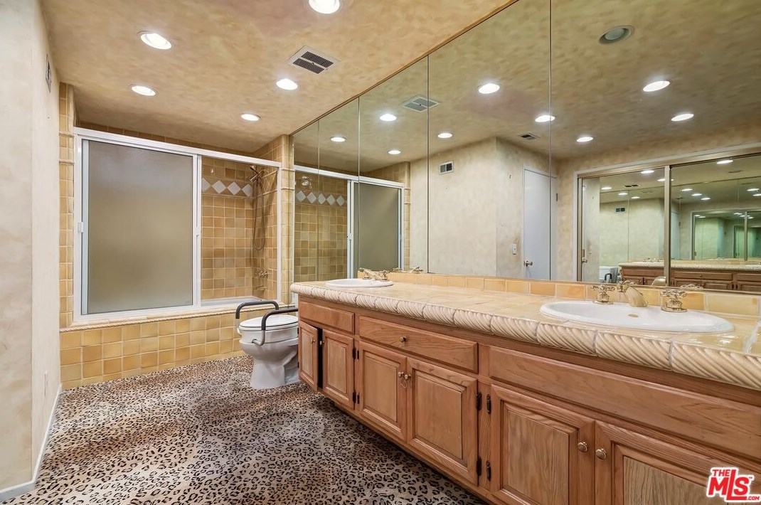 2919 Woodwardia Dr, Los Angeles CA  90077-2123 exterior