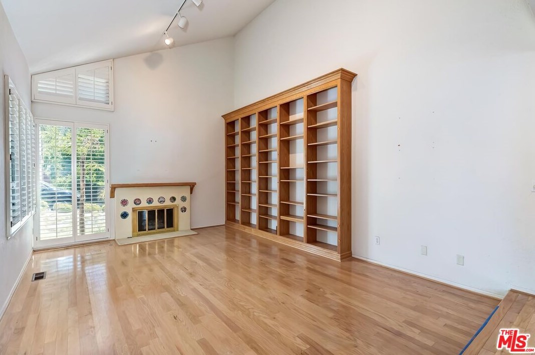 2919 Woodwardia Dr, Los Angeles CA  90077-2123 exterior