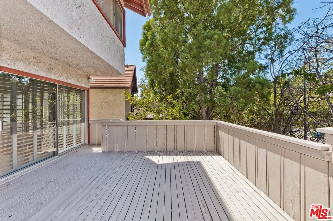 2919 Woodwardia Dr, Los Angeles CA  90077-2123 exterior