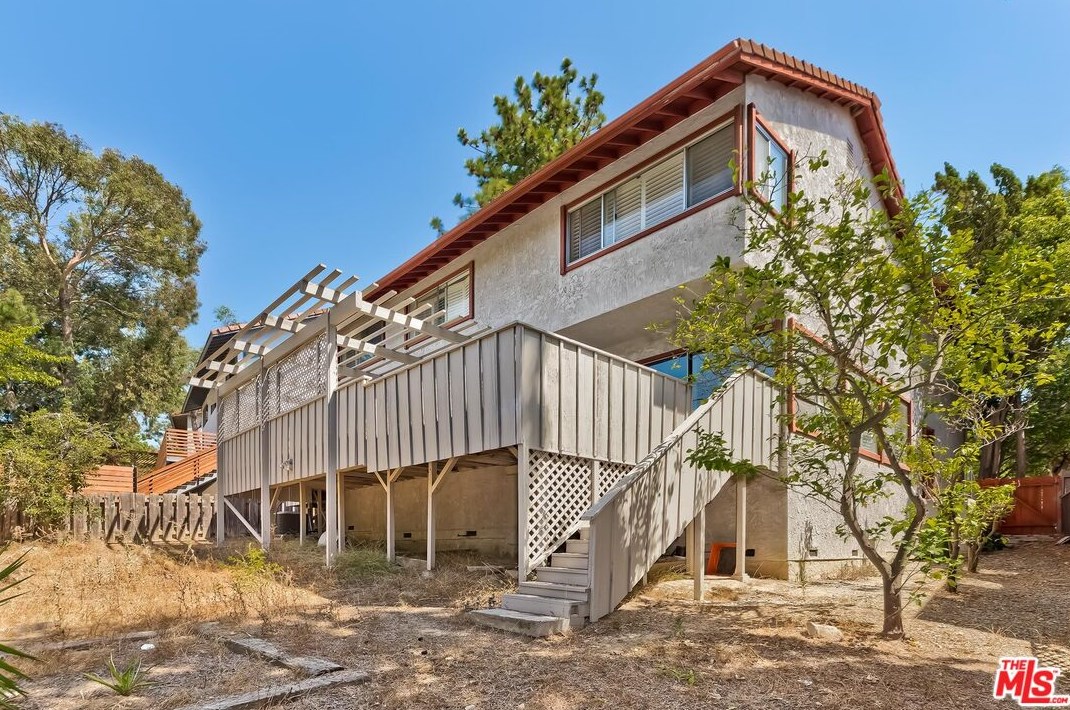 2919 Woodwardia Dr, Los Angeles CA  90077-2123 exterior