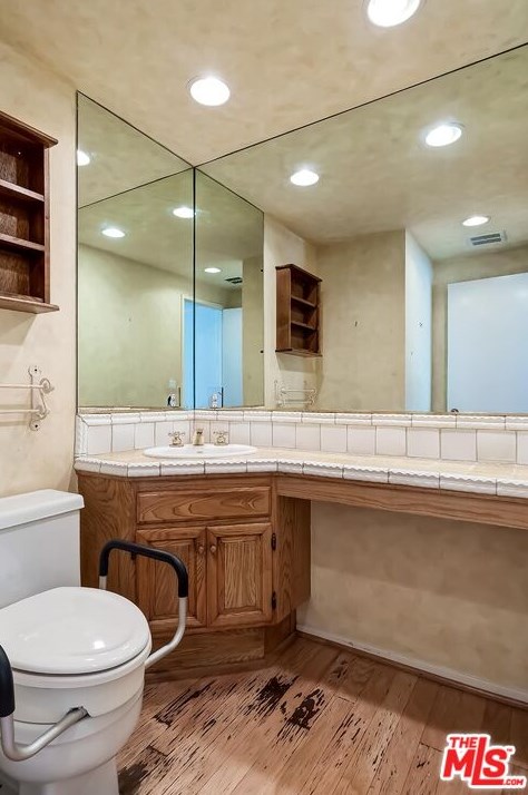 2919 Woodwardia Dr, Los Angeles CA  90077-2123 exterior