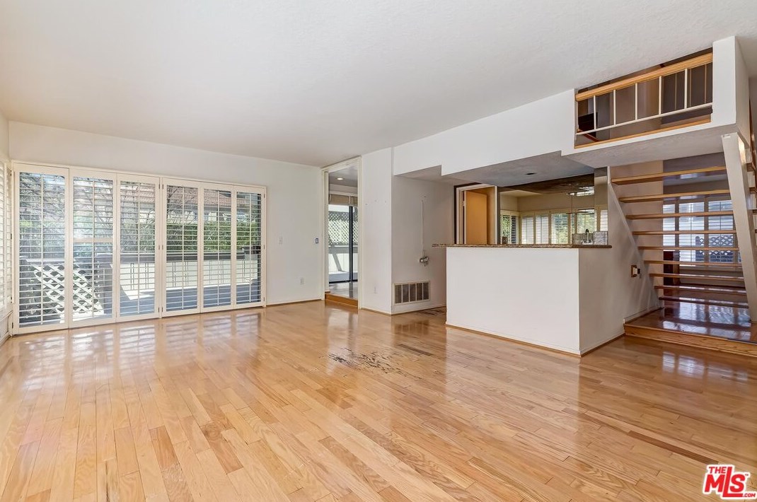 2919 Woodwardia Dr, Los Angeles CA  90077-2123 exterior