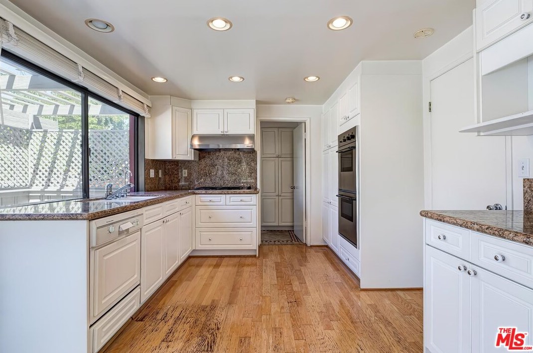 2919 Woodwardia Dr, Los Angeles CA  90077-2123 exterior