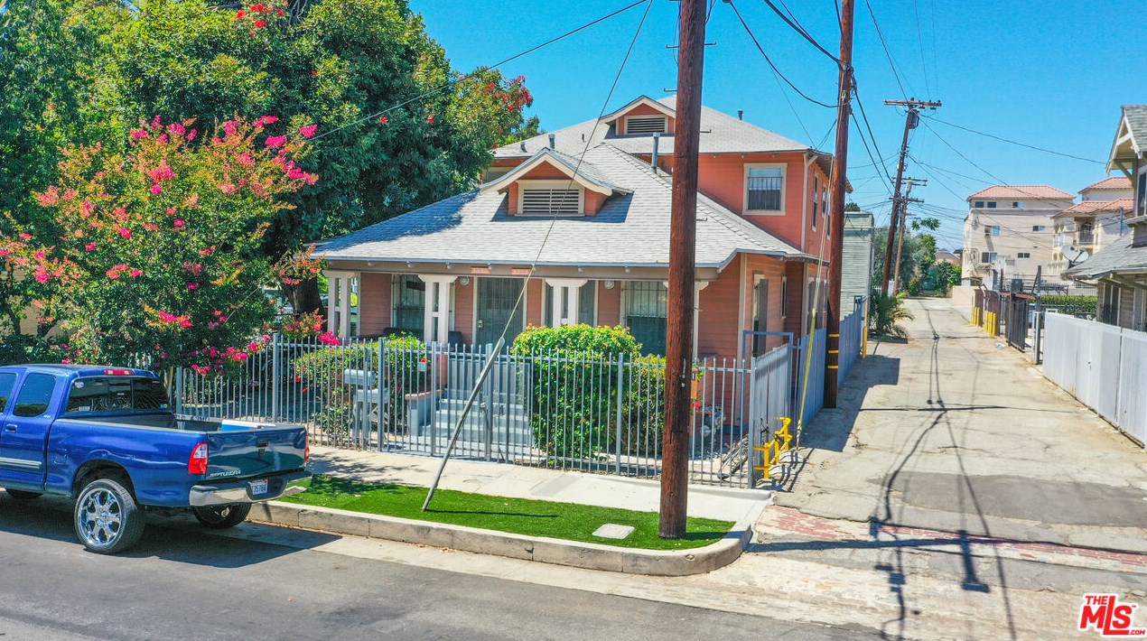 1151 29th St, Los Angeles CA  90011-2137 exterior