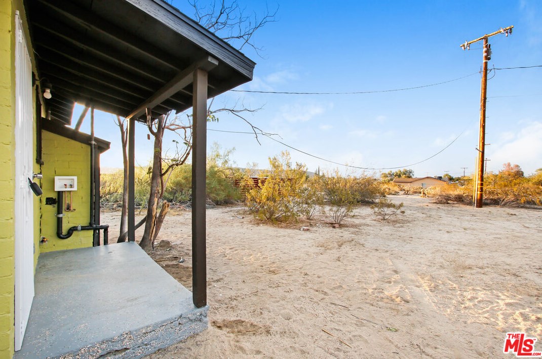 6795 Easterly Dr, Joshua Tree CA  92252-2559 exterior