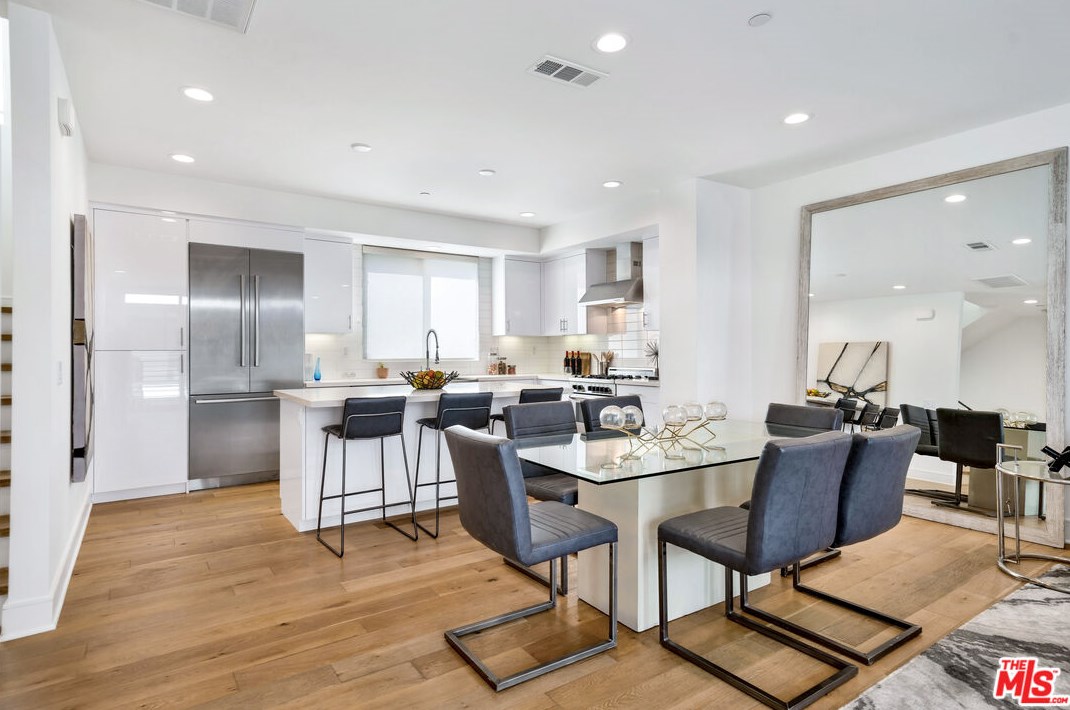 1406 Stanley Ave, Los Angeles CA  90046-4503 exterior