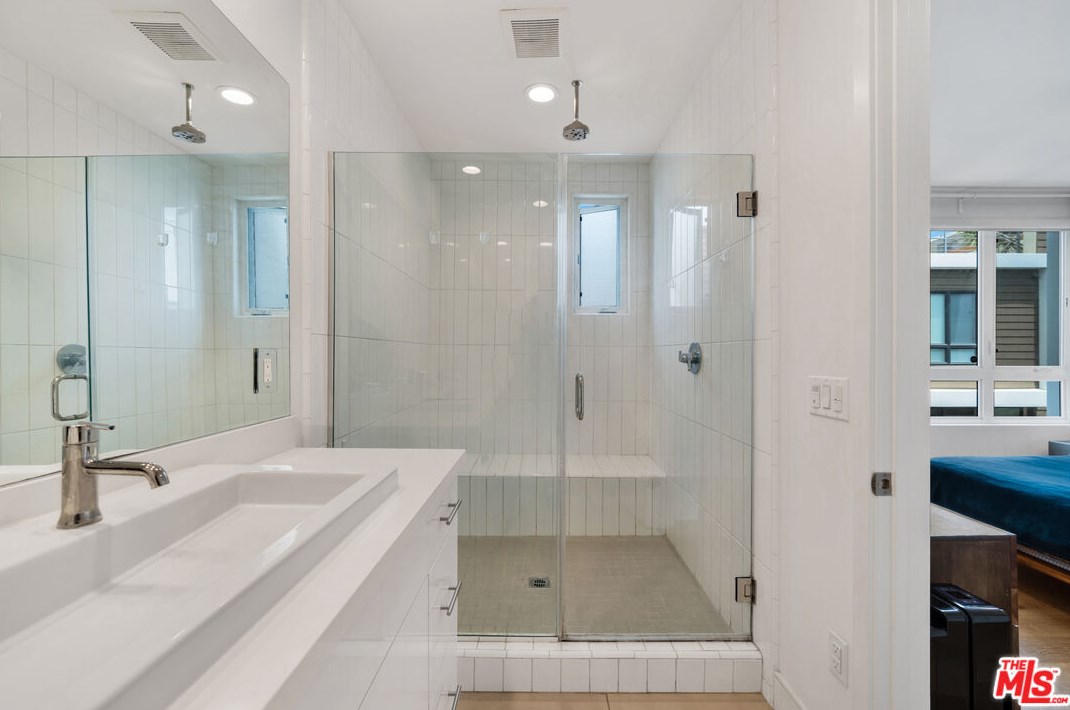 1406 Stanley Ave, Los Angeles CA  90046-4503 exterior