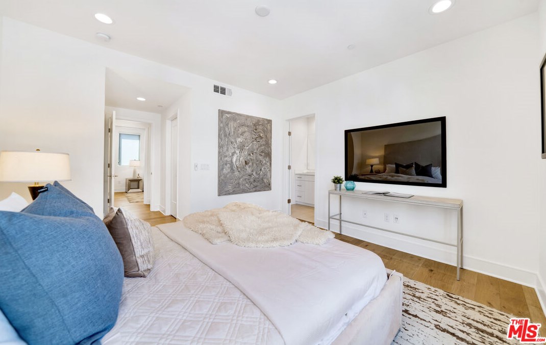 1406 Stanley Ave, Los Angeles CA  90046-4503 exterior