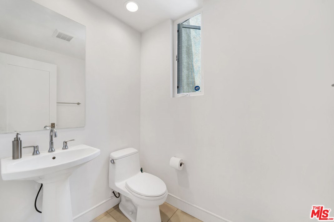 1406 Stanley Ave, Los Angeles CA  90046-4503 exterior