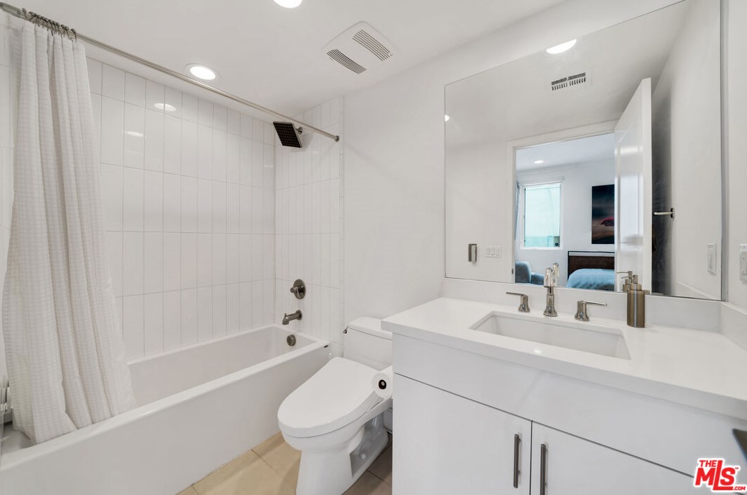1406 Stanley Ave, Los Angeles CA  90046-4503 exterior
