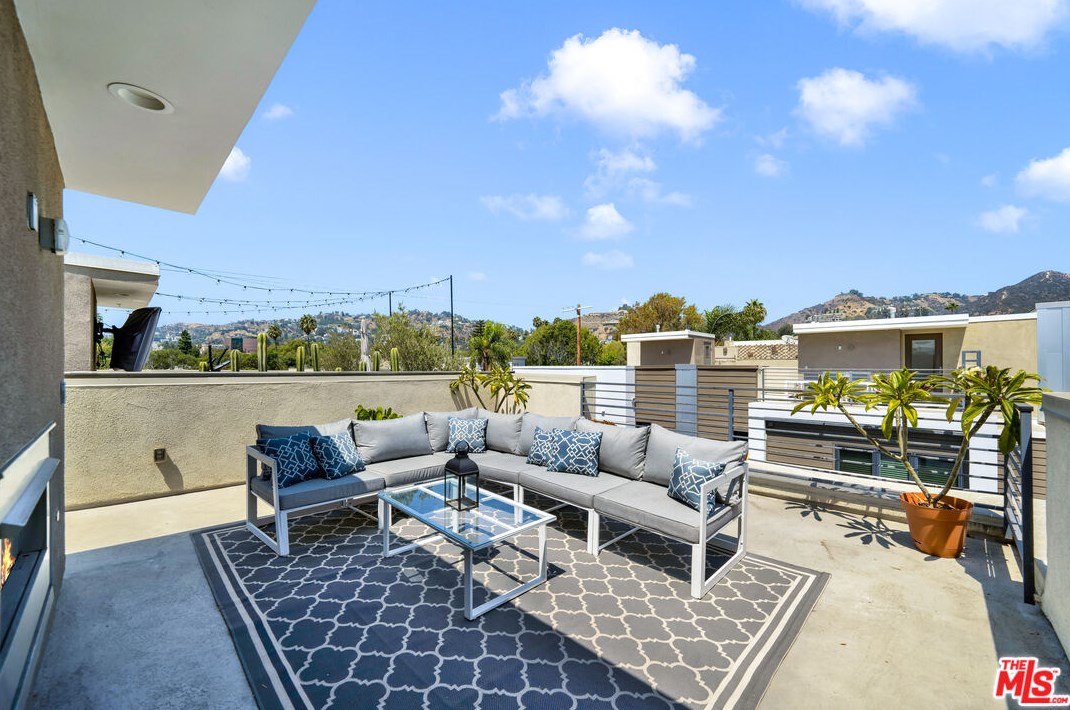 1406 Stanley Ave, Los Angeles CA  90046-4503 exterior