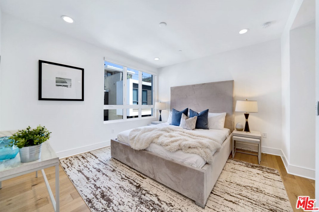 1406 Stanley Ave, Los Angeles CA  90046-4503 exterior