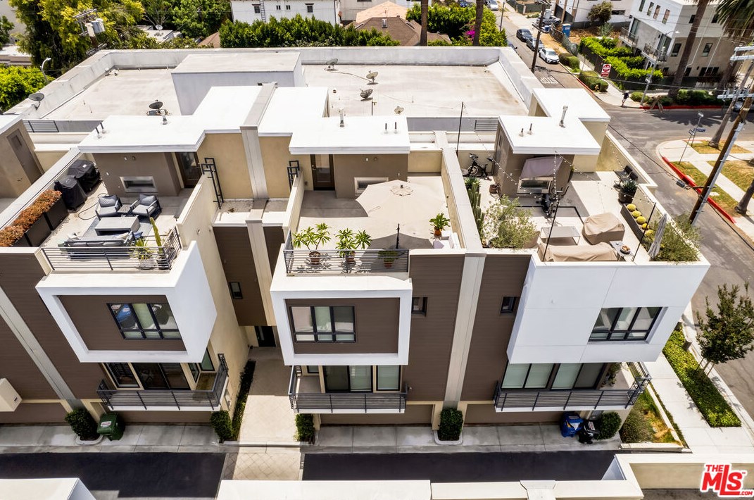 1406 Stanley Ave, Los Angeles CA  90046-4503 exterior
