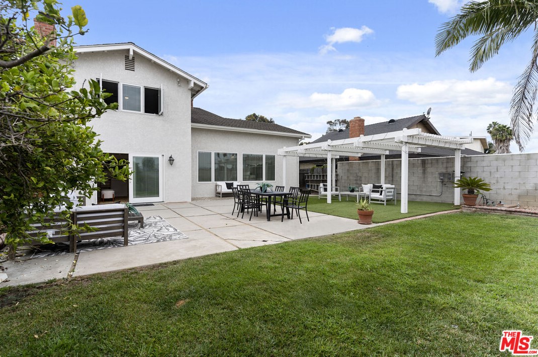 12721 Sanford St, Los Angeles CA  90066-6954 exterior