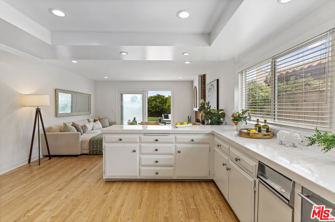 12721 Sanford St, Los Angeles CA  90066-6954 exterior