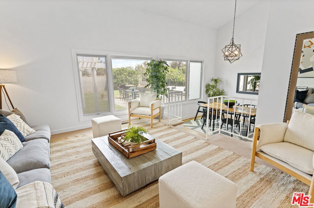 12721 Sanford St, Los Angeles CA  90066-6938 exterior