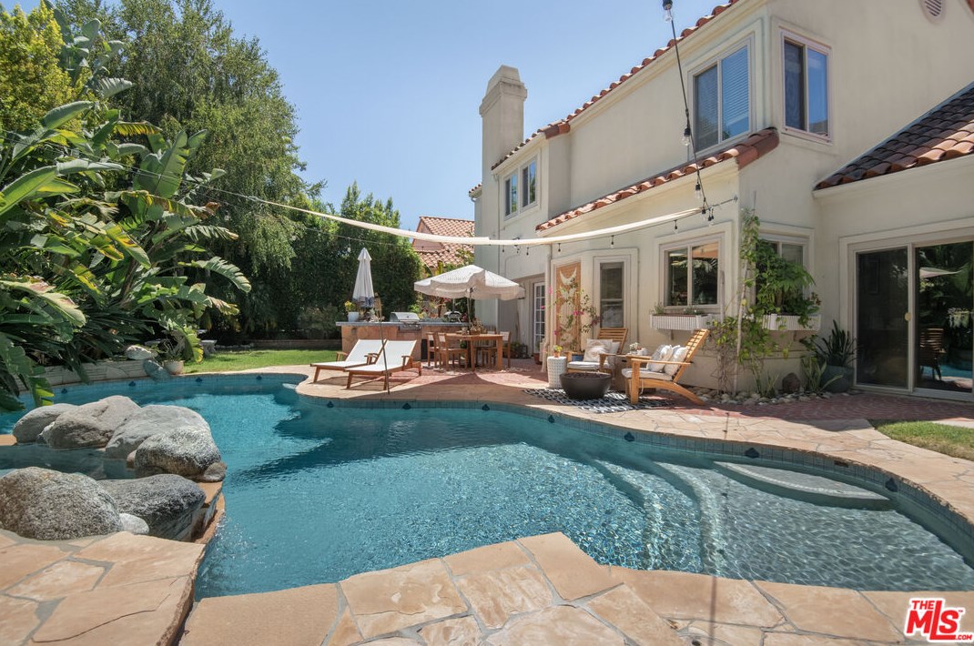 756 Cedar Point Pl, Thousand Oaks CA  91362-5422 exterior