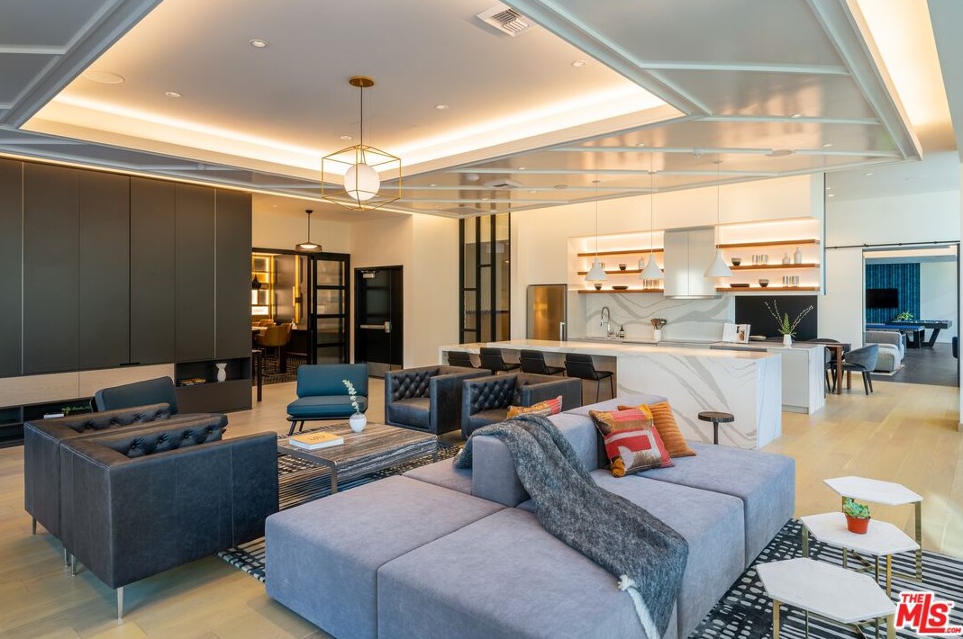 400 Broadway, Los Angeles CA  90013-1103 exterior