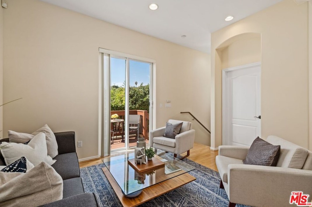 3794 Lenawee Ave, Los Angeles CA  90016-6201 exterior