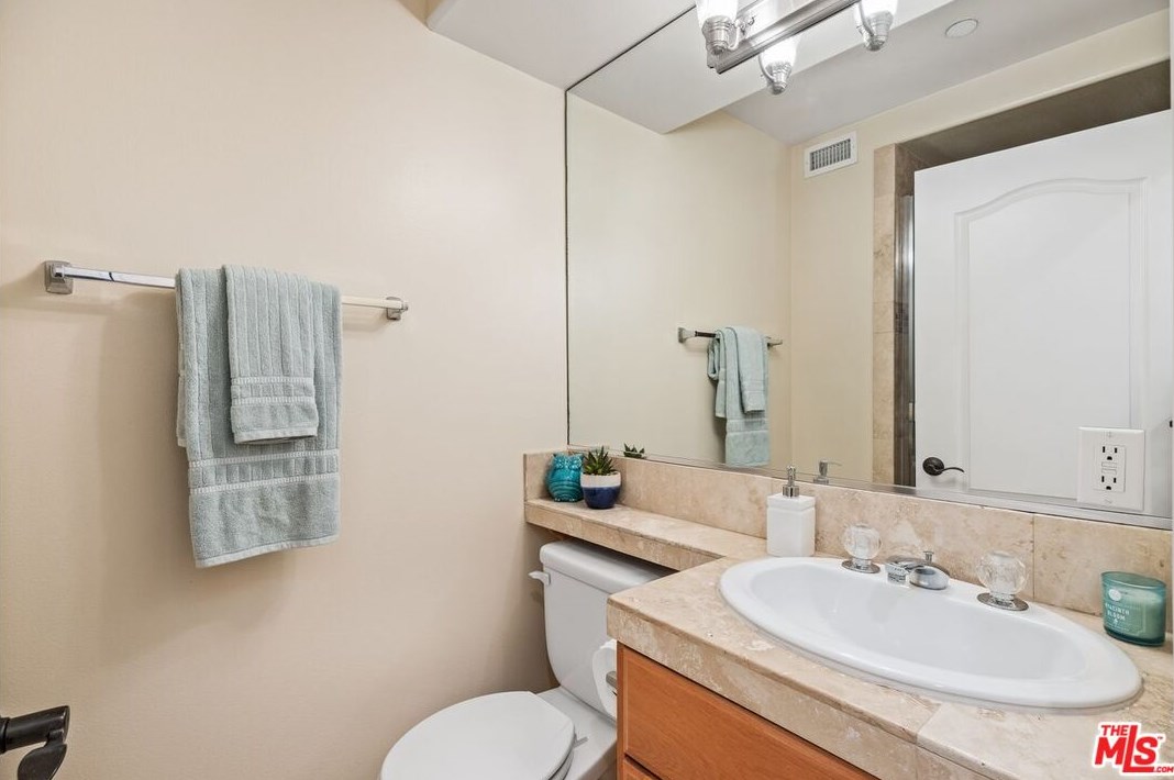 3794 Lenawee Ave, Los Angeles CA  90016-6201 exterior