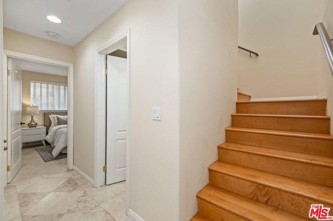 3794 Lenawee Ave, Los Angeles CA  90016-6201 exterior