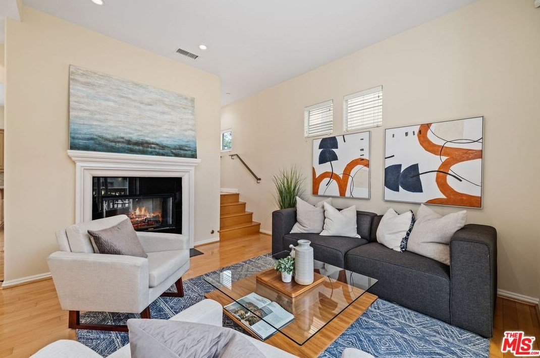 3794 Lenawee Ave, Los Angeles CA  90016-6201 exterior