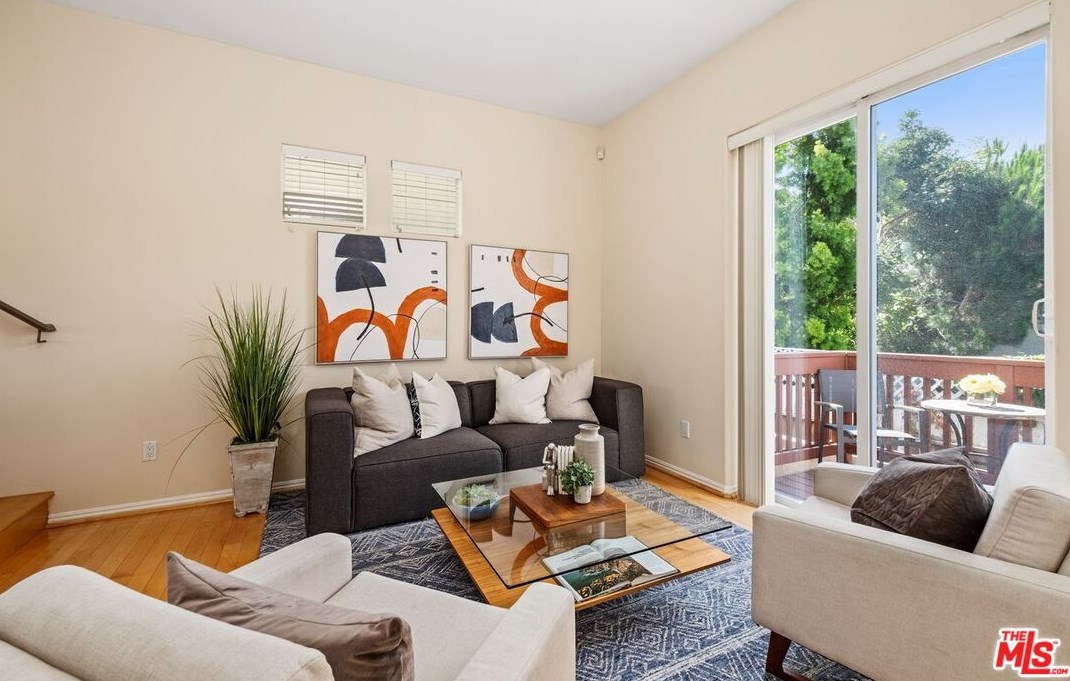 3794 Lenawee Ave, Los Angeles CA  90016-6201 exterior