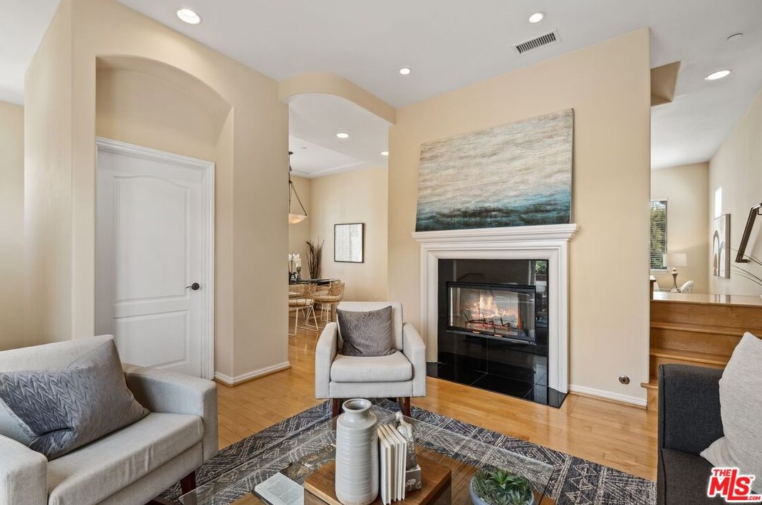 3794 Lenawee Ave, Los Angeles CA  90016-6201 exterior