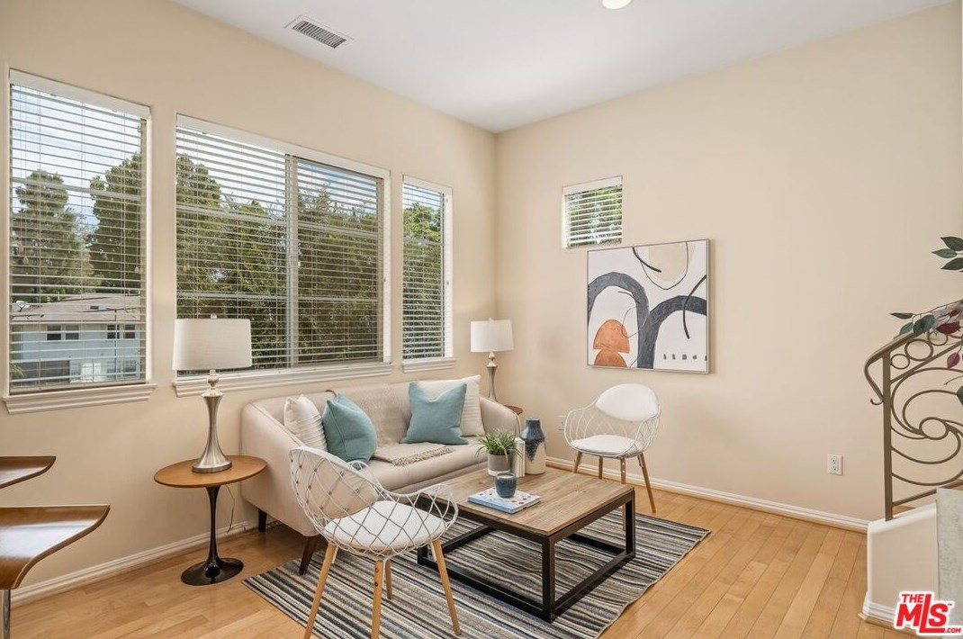 3794 Lenawee Ave, Los Angeles CA  90016-6201 exterior