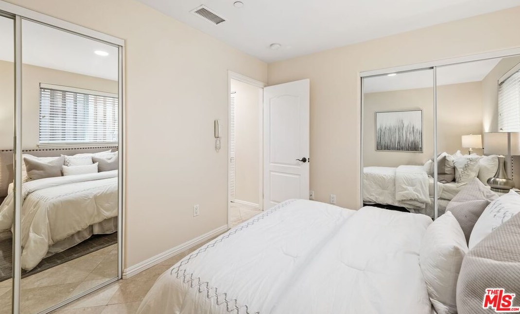 3794 Lenawee Ave, Los Angeles CA  90016-6201 exterior