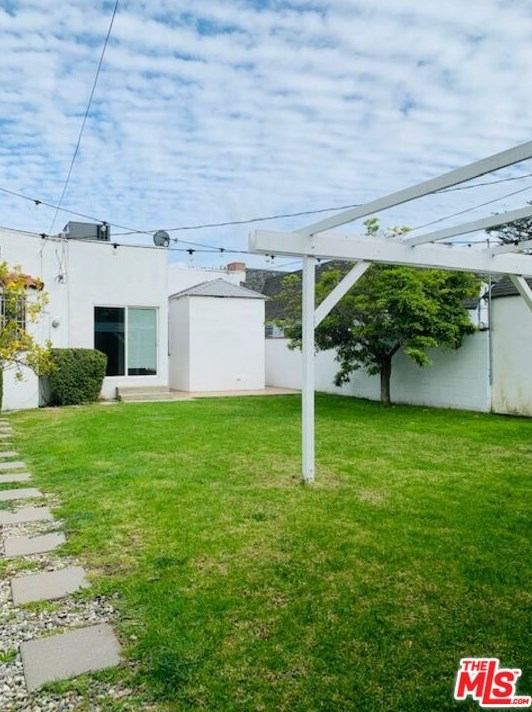 129 Laurel Ave, Los Angeles CA  90048-3513 exterior