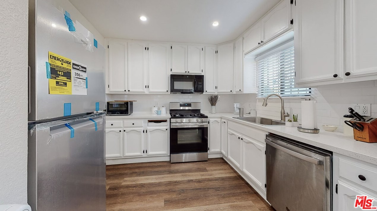 1917 64 St, Los Angeles CA 90001-2106 exterior