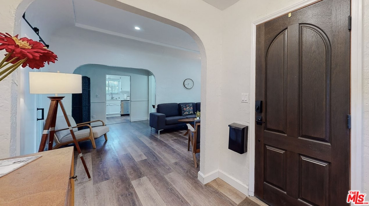 1917 64 St, Los Angeles CA 90001-2106 exterior