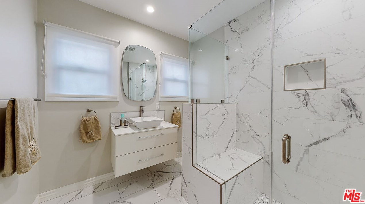 1917 64 St, Los Angeles CA 90001-2106 exterior