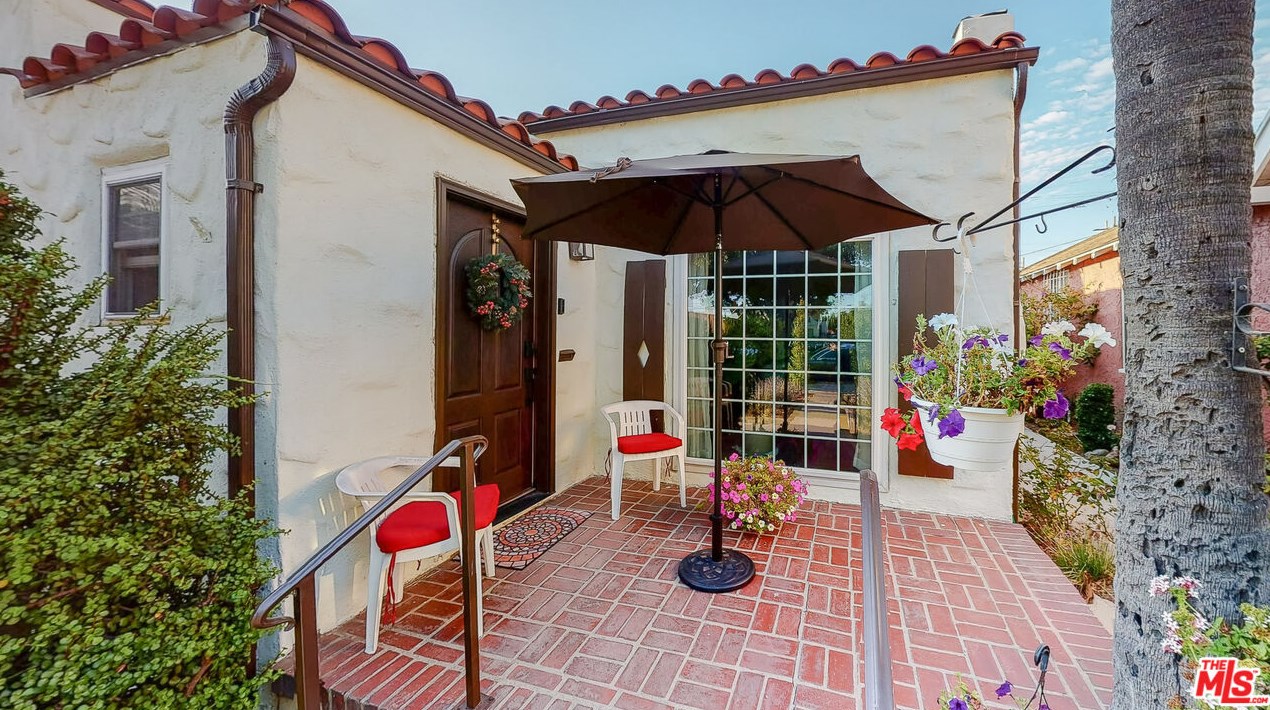 1917 64 St, Los Angeles CA 90001-2106 exterior