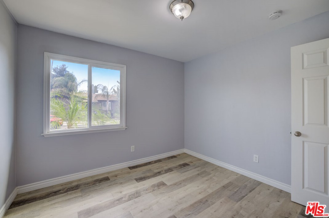 9445 Amboy Ave, Los Angeles CA  91331-4229 exterior