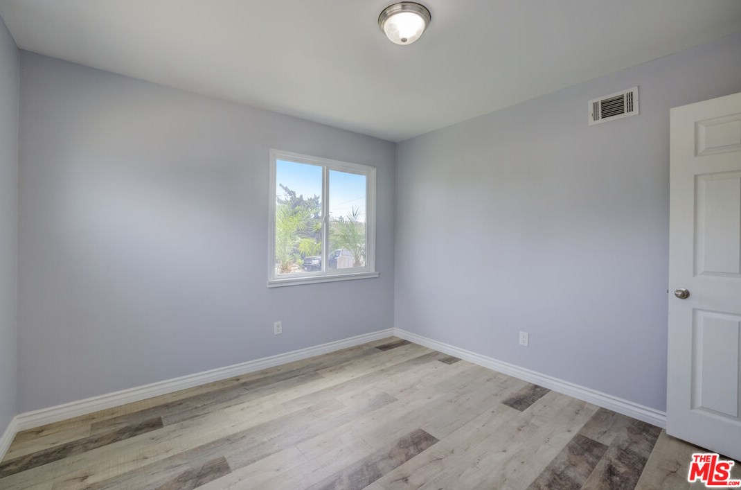 9445 Amboy Ave, Los Angeles CA  91331-4229 exterior